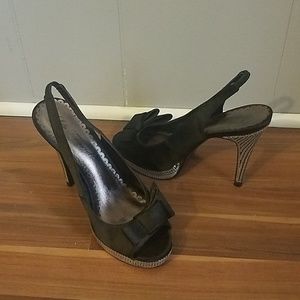 🔴 Sparkly black peep-toe stilettos